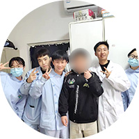 安全:專業(yè)醫(yī)護(hù)人員24小時值班，密切觀察每位患者情況。住院期間的檢查、治療都會有專人進(jìn)行陪同，確保病人安全。